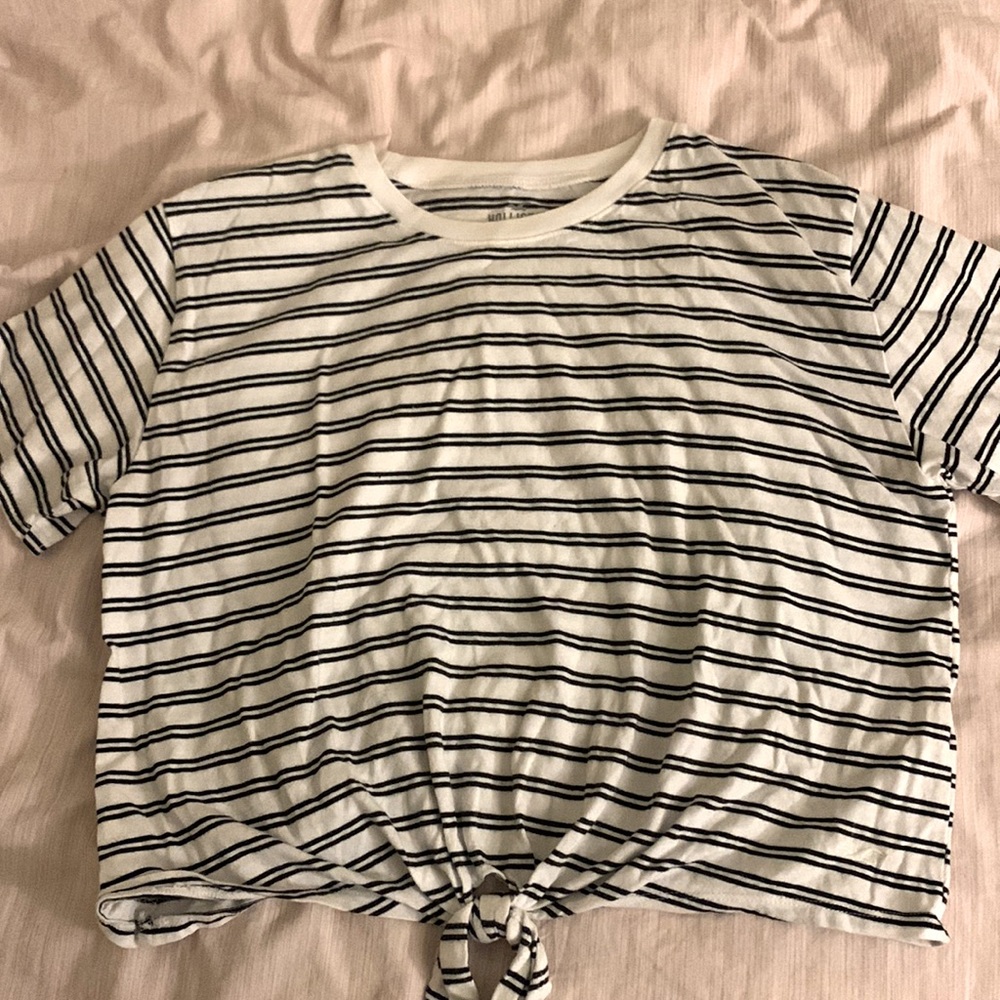 Crop hollister tee